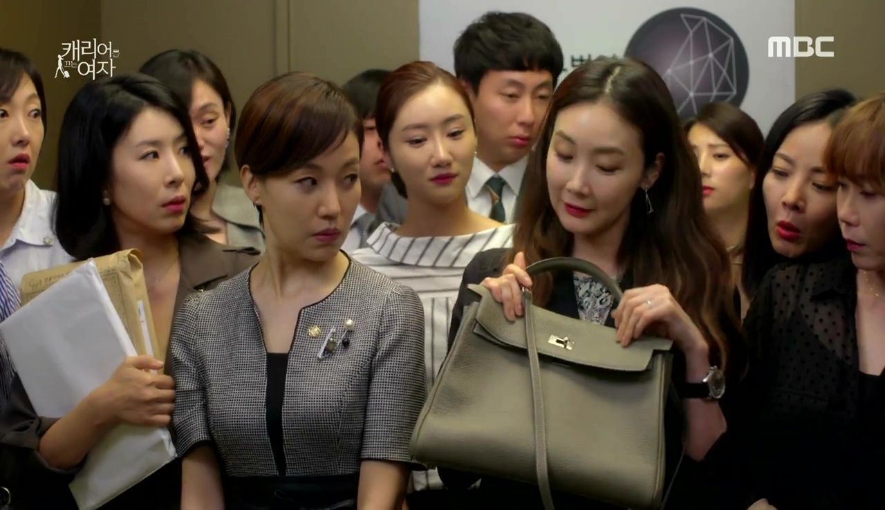 Woman With a Suitcase Episode 1 » Dramabeans Korean drama recaps